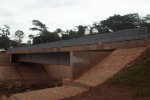 Le pont sur la rivière lokomo est fonctionnel